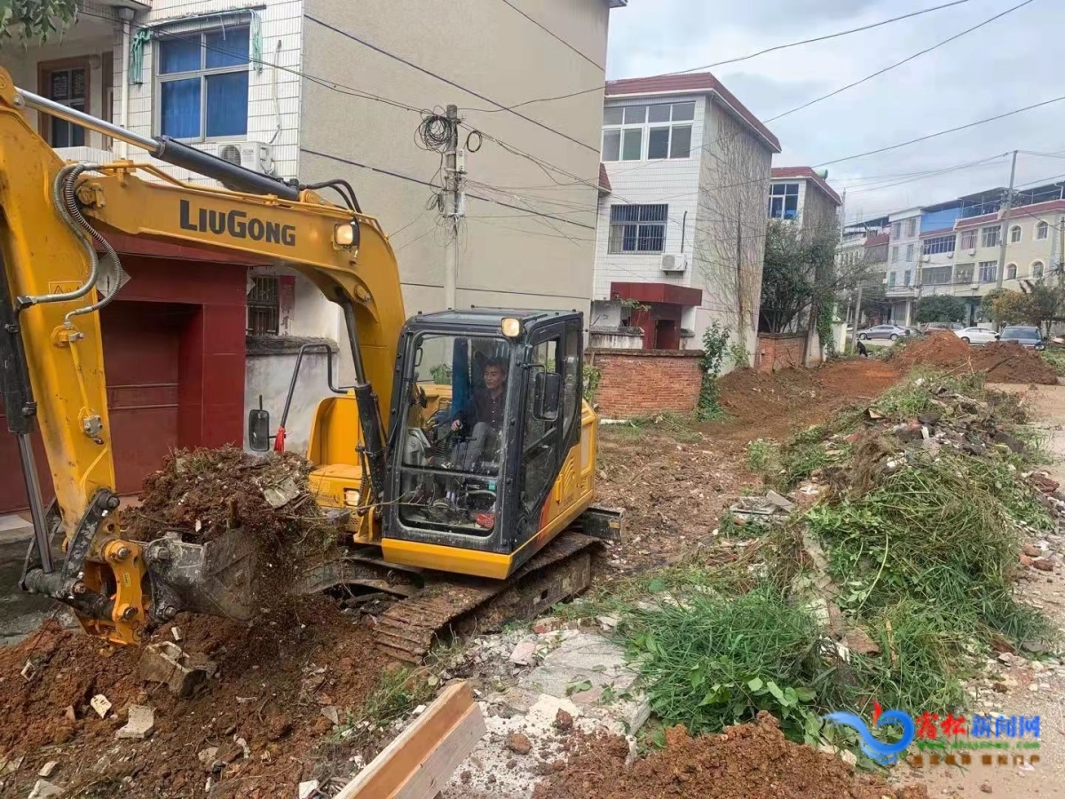 明珠南路即将告别“晴天一身灰，雨天一身泥” (1).jpg