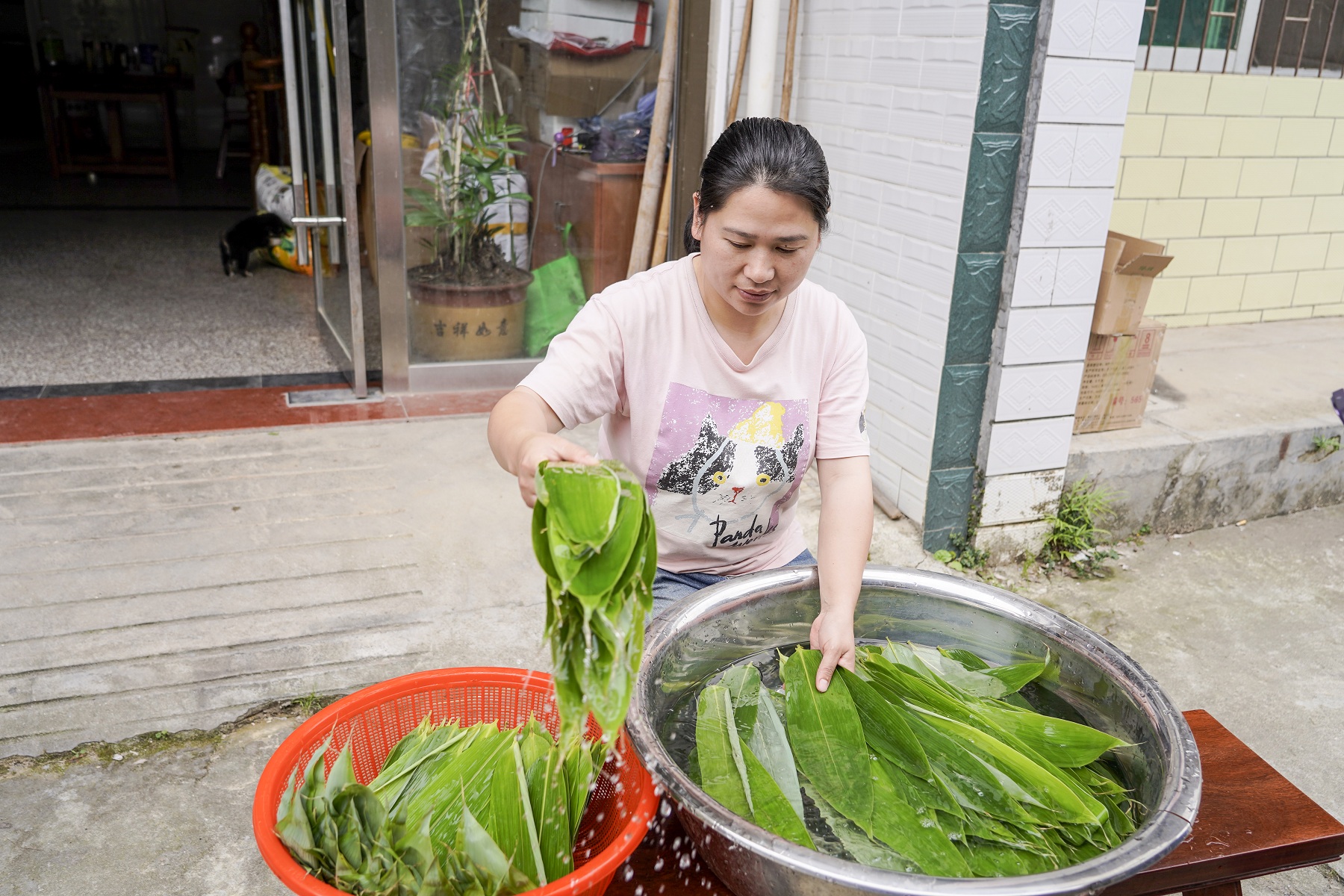 洗粽叶.jpg