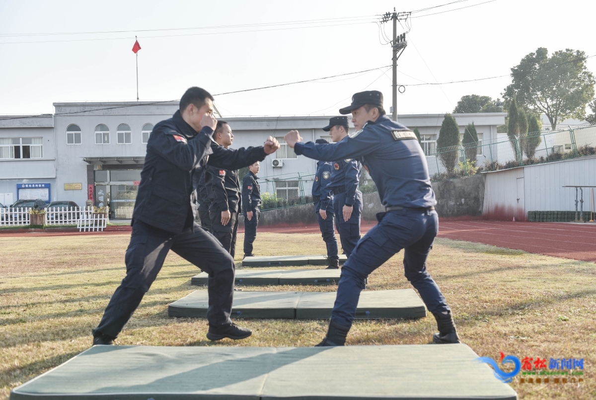 锁喉摔控制表演.jpg